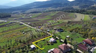 Sakarya Geyve Camlık’da 1263m2 İçinde 65m2 Yapısı Olan Elektrik Suyu Hazır Arsa