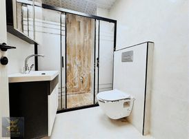 Cadde Üzeri Tramvay'a Cephe Sıfır 1+1 Kiralık Daire !!!