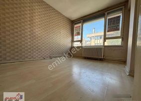 Anadoludan Bahçelievler 7.cadde De Kupon !! 3+1 Katta Komple Köşe Ön