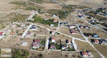 Saray Emlak'tan Satılık Niğde Gümüşler'de 583 M2 Villalık Arsa