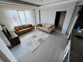 Toplu Konut Bulvarına Cephe Eşyalı Kiralık 1+1 Daire