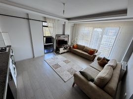 Toplu Konut Bulvarına Cephe Eşyalı Kiralık 1+1 Daire