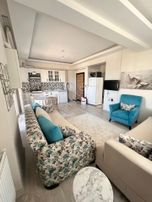 Truva // Onur'dan Ana Yola Cephe Sahile Yakın Eşyalı 1+1 Daire