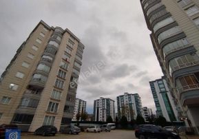 Sezgin Aslan'dan Derebahçe Mah. Irmak Vadi Sitesi'nde 3+1 Kiralık Daire