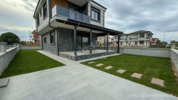 No:10 Gayrimenkul’den – Altınova’da Denize 150 Metre Tam Müstakil, Geniş Peyzajlı “fırsat” Villa