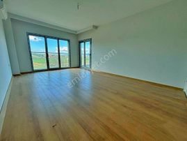 Uytundan Ören Yolunda Havuzlu Sitede 3+1 Lüks Daire