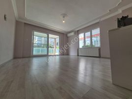 Poyraz Gayrimenkul'den Akçay Merkez'de Satılık Öncephe 3+1 Daire