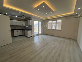 Havuzlu Sitede Y.giriş Satılık Daire