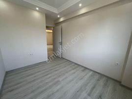 Havuzlu Sitede Y.giriş Satılık Daire