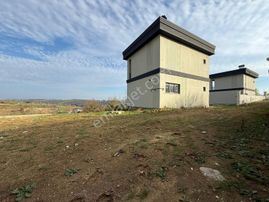 Tezcan Gayrimenkul'den İzmit/zeytinburnu'nda Doğanın İçerisinde Satılık Villa.