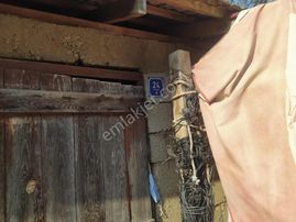 Marvera'dan Orhaniye Köy İçi 1517 M2 Arsa Kargir Ev Dükkan Bahçe