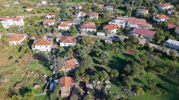 Marvera'dan Orhaniye Köy İçi 1517 M2 Arsa Kargir Ev Dükkan Bahçe