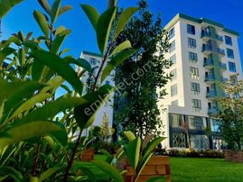 Sancaktepe Sitede Cadde Üzeri Satılık 90 M2 2+1 Daire