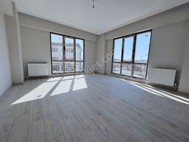 Sancaktepe Sitede Cadde Üzeri Satılık 90 M2 2+1 Daire
