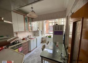 İçinde Kiracısı Hazır Çarşı Merkezinde Satılık 2+1