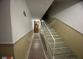 İçinde Kiracısı Hazır Çarşı Merkezinde Satılık 2+1