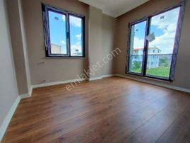 Kartallar'dan Büyük Bahçeli E5e Yakın Deniz Manzaralı Villa.