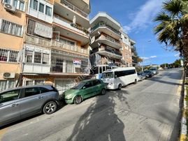 Kuşadası Merkezde, Sahile 200 Mt Mesafede, Cadde Üzeri 2+1 Daire