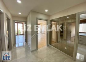 Caddebostan Sahilde Yenilenmiş 115 M2 Satılık Daire