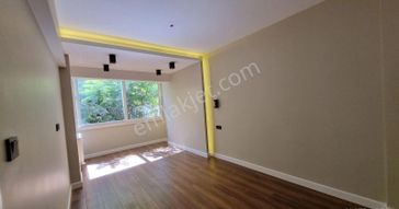 Bostanlıda Köşe 3+1 Satılık Daire