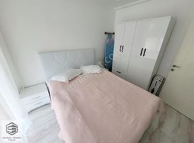 Lara Güzeloba'da Havuzlu,k.otopaklı Site İçersinde Eşyalı 1+1