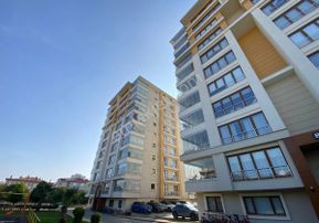 Site İçerisinde Tramvaya Yakın 4+1 Daire