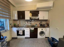 Cadde Yakını Giriş Kat Balkonlu