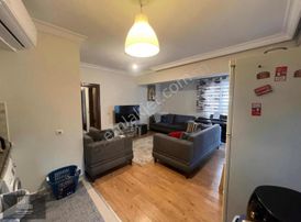 Cadde Yakını Giriş Kat Balkonlu