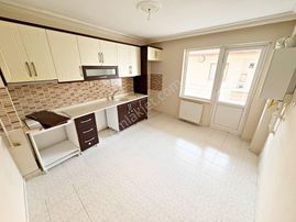 3+1 2.kat Cadde Yakını Geniş Oturum Yeni Bina Kapalı Otoparklı