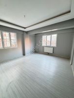 Zeki Emlak'tan Muradiye'de 2+1 Kapalı Mutfak Kiralık Daire