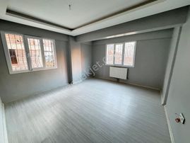 Zeki Emlak'tan Muradiye'de 2+1 Kapalı Mutfak Kiralık Daire