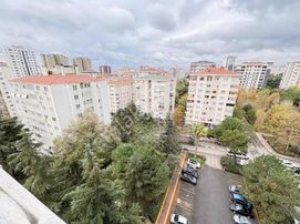 Kozyatağı Prestijli Sitede Güvenli Geniş Balkon Geniş Arsa Bakımlı Daire