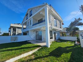 Deniz'den 4+1 Denize Sıfır, Köşe Parsel , Müstakil Havuzlu Lüks Villa