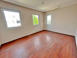 Uytundan Akçay'da Denize 400 Metre 3+1 Bahçeli Satılık Villa