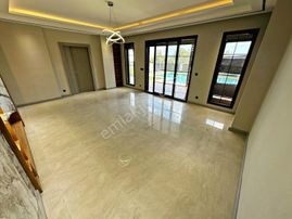 Ayanoğlundan Altınoluk Deniz Manzaralı Devasa Bahçeli 4+1 Villa