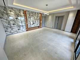 Ayanoğlundan Altınoluk Deniz Manzaralı Devasa Bahçeli 4+1 Villa