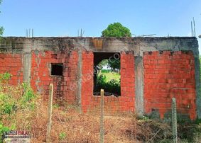 Lengerli Köy'de Köy İçinde 1000 M2 (1 Dönüm) İçinde Beton Yapısı Olan Yol Kenarı Yerimiz Satılıktır