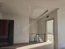 Yalova Çiftlikköyde 80m2 Bahçeli,deniz Manzaralı 140m2 Dubleks