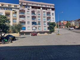 İ.i.b.f Yakını Asansörlü Balkonlu Eşyalı K.mutfak 65m2 1+1 Daire