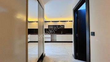 Foçada Satılık Villa 3 Katlı Havuzlu Tam Müstakil Denize Yakın