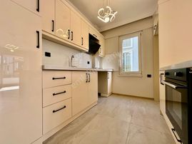 ꧁ay Emlaktan꧂akçay Merkezde Amerikan Mutfak Ön Cephe Denize Yakın Arakat Satılık 2+1 Daire