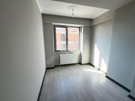 Tuğradan Hatip Mahallesin'de Satılık İskanlı Ön Cephe 2+1 Daire