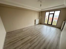 Bilgin Emlaktan Merkezde Ebeveyn Banyolu Geniş Kullanışlı Uygun Fiyatlı 2+1 Kiralık Daire