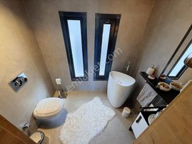 Agır Çelik'in Zarafetle Buluşması - Şehirgösteren'de Köşe Başı