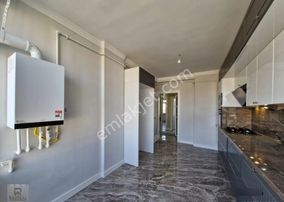 Birlik Mahallesi 467. Cadde Üzeri Katta 3+1 Satılık Full Yapılı Özel Mimari Daire .......