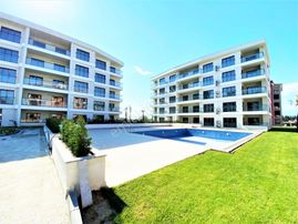 Burhaniye Ören'de Aygül'den Site İçin'de Yerden Isıtmalı Havuzlu Otoparklı Lüks 3+1 Satılık Daireler