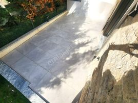 Burhaniye Ören'de Aygülden Sıfır Mustakil Tadında Bahçe Kullanımlı Yerden Isınmalı 1+1 Satılık Daire