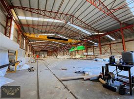 Serik Merkez De Depo, İşyeri Ve Nar Bahçesi