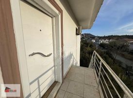 İmroz Emlak'tan Site İçerisinde Satılık Eşyalı 1+1 Daire