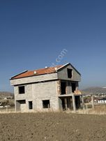 İmarlı Arsa Ve 300 M2 Betonarme Natamam 3 Katlı Villa